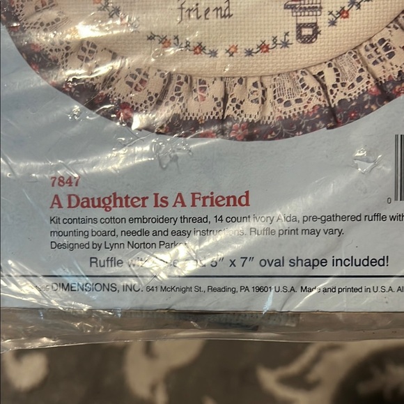 Stitchables Cross Stitch Kit - A Daughter Is A Friend new - Picture 2 of 3